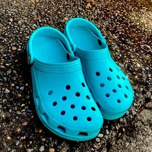 Women’s 9 men’s 7 teal crocs
